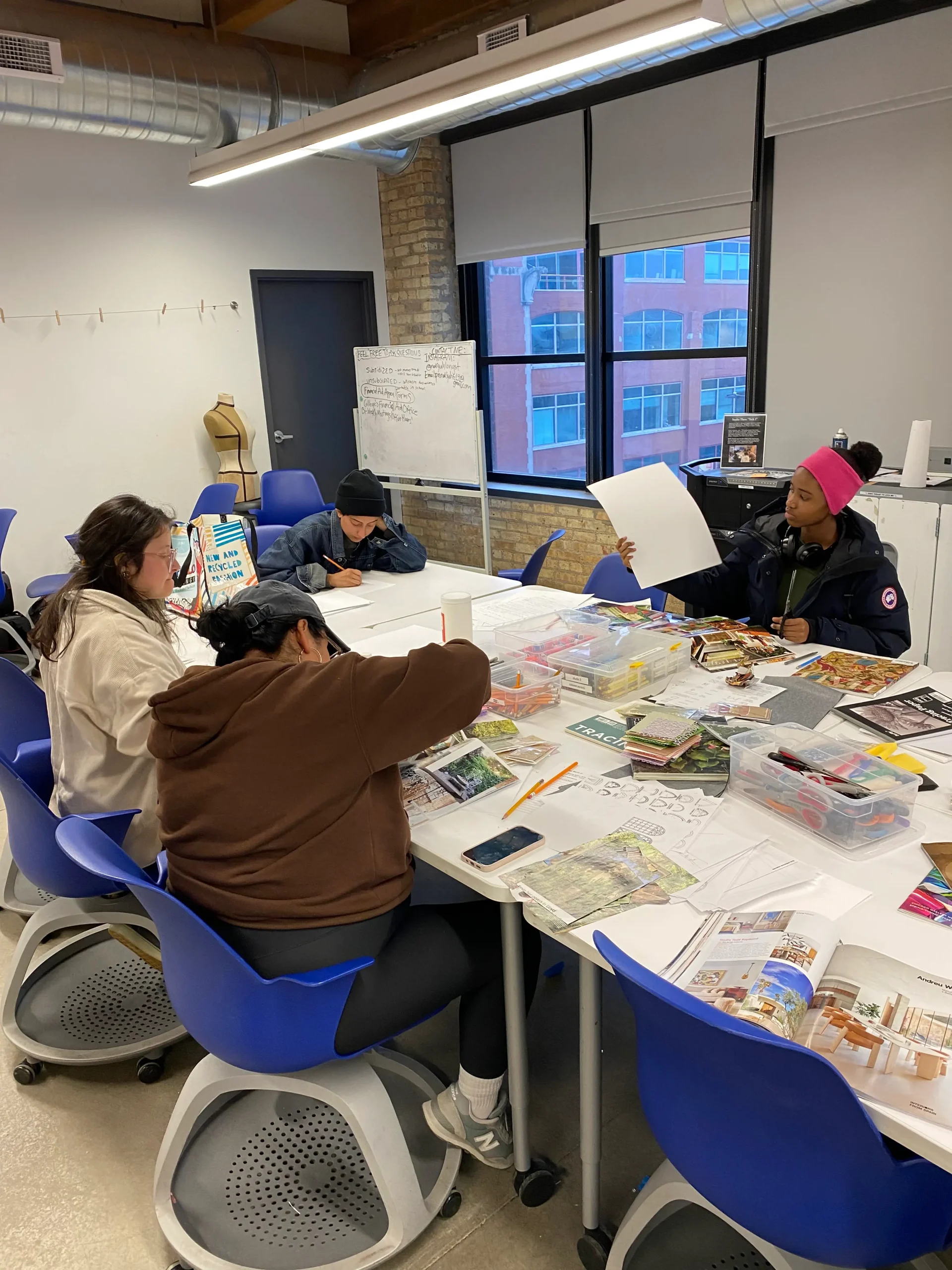 Sp25_YouthPathwaysWorkshops_09 - Marwen